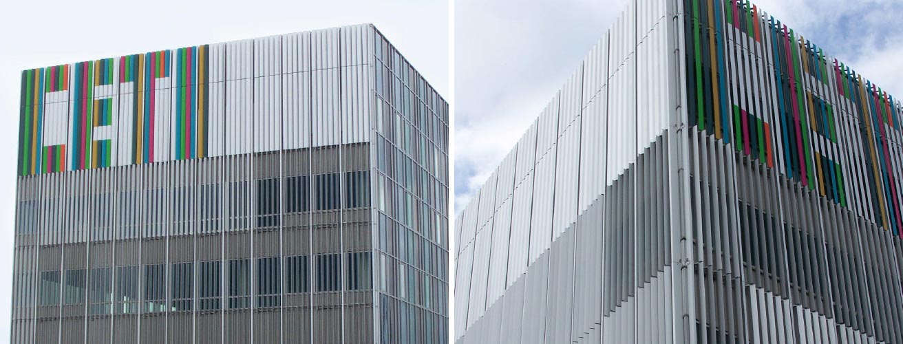 Vertikal angeordnete Aluminiumsonderprofile als bewegliche Lamellenfassade